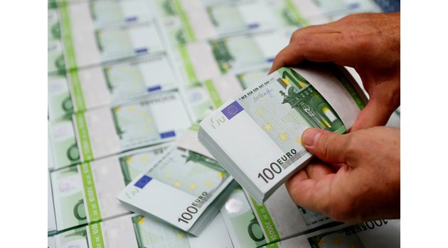 Еврото = ниски лихви и  такси, инвестиции и работа