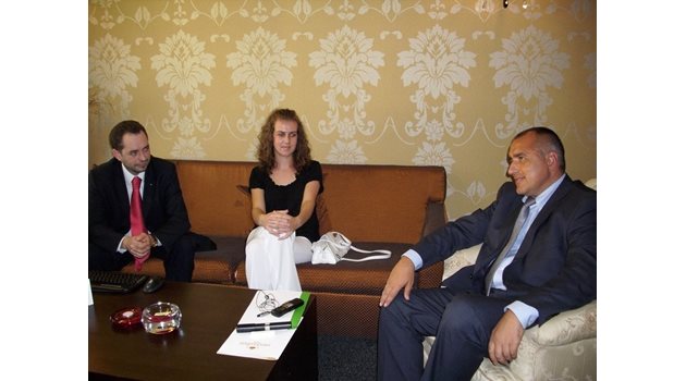 През октомври 2009 г., веднага след освобождаването си от затвора, Спаска Митрова има среща с премиера Бойко Борисов.