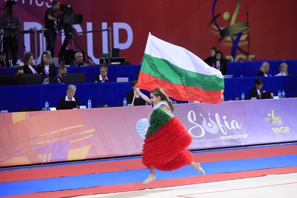 Стилияна Николова спечели още 2 златни медала на световната купа в София