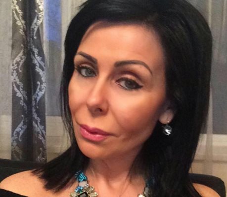Съпругата на футболния треньор Георги Иванов-Гонзо все повече заприличва на бившата му любовница Цеци Красимирова