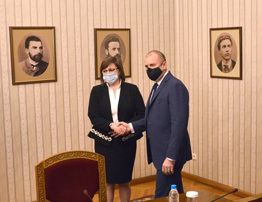 Президентът Румен Радев и лидерът на БСП Корнелия Нинова на консултациите през януари за датата на изборите.
