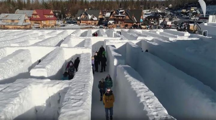 Туристи се губят в леден лабиринт