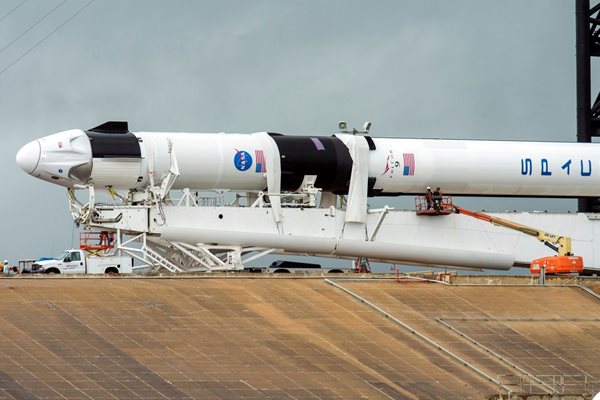 Подготовка на Falcon 9 СНИМКА: РОЙТЕРС