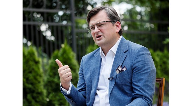 Украинският

външен министър Дмитро Кулеба

разкритикува

Румен Радев.