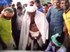 Индийски монах тегли кола с пениса си в продължение на 30 метра (Видео)