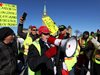 Няколкостотин канадски "жълти жилетки" протестираха в Отава