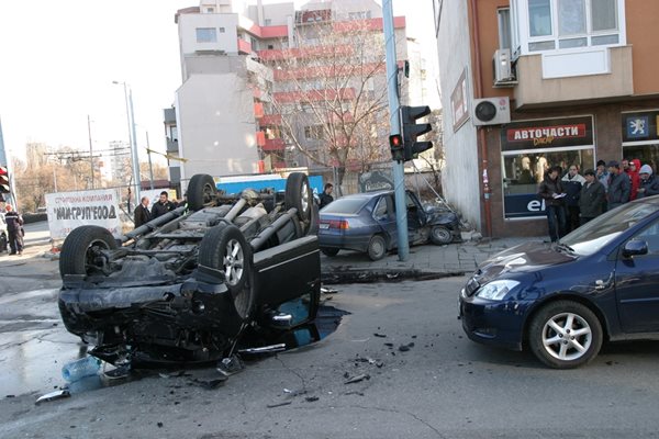 Катастрофите по кръстовища в Пловдив са всекидневие.