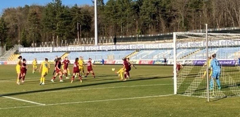 Украйна ни би с 4:0 в първи плейофен мач на женските отбори