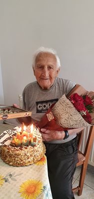 101-годишният дядо Иван за пандемията:  Заразата е като комунистите на 9 септември