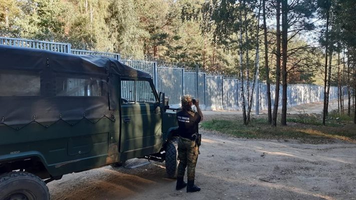 Полша завърши строежа на границата с Беларус. СНИМКИ: Туитър