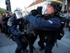 Сблъсъци в Париж между полицаи и антифашисти