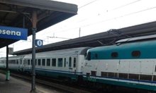 Погребаха 13-годишна българка, която се хвърли под влак в Италия след кавга с майка си. Преди години неочаквано починал баща й