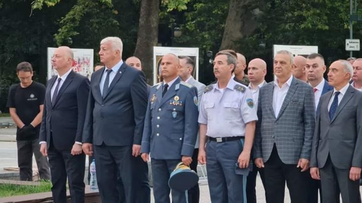 С тържествена заря-проверка гарнизон Пловдив отбеляза бойния си празник (снимки, видео)