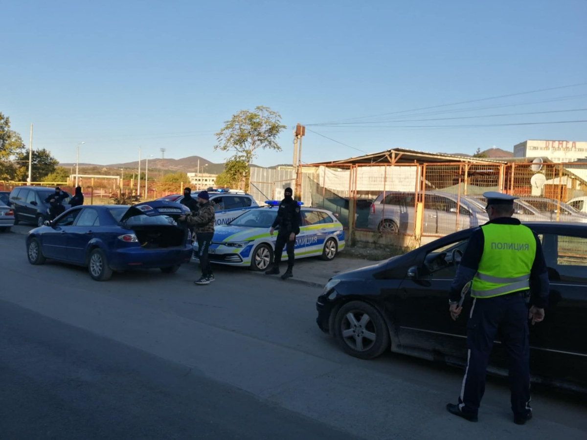 Задържаните при полицейската акция в Сливенско са вече шестима