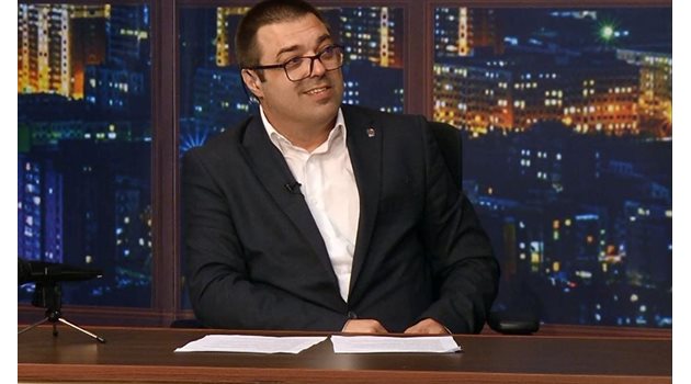 Васил Мавриков като водещ на "Шоуто на Мавриков"