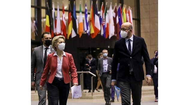 Урсула фон дер Лайен и Шарл Мишел на срещата на ЕС.