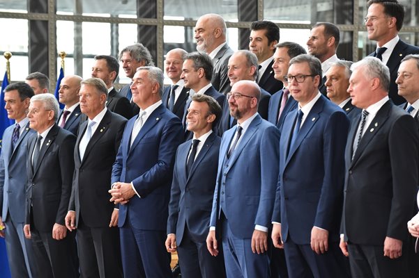 Лидерите на страните членки се събраха на Европейски съвет, преди който се състоя среща ЕС-Западни Балкани.

СНИМКИ: EUROPEAN UNION