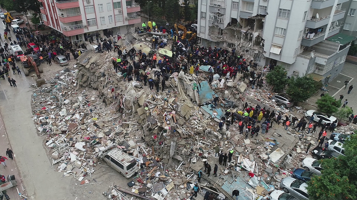 Ясин от Адана: 14-етажен блок се срути, а под руините загина и мой приятел