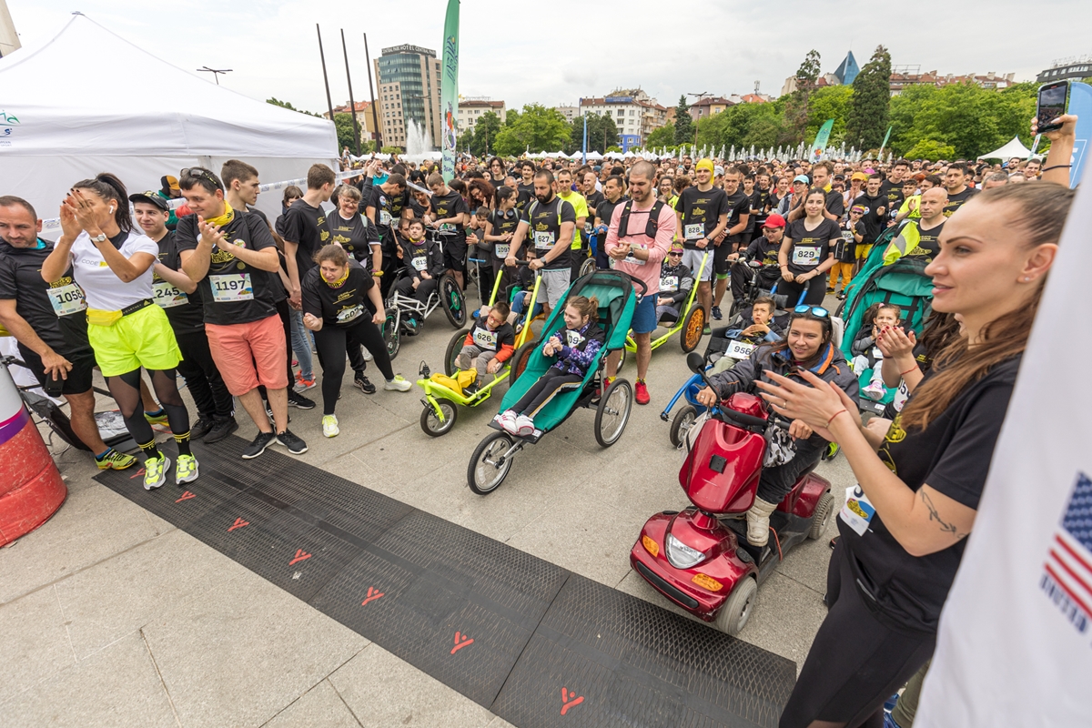 2300 бягаха край НДК за да помогнат на хората с различни възможности да спортуват