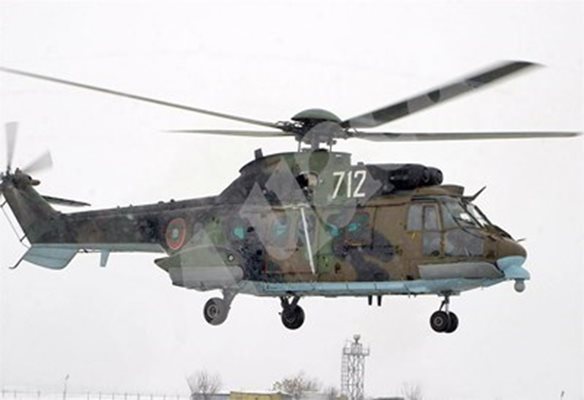 Военен хеликоптер „Кугар”  СНИМКА: "24 часа" /Архив