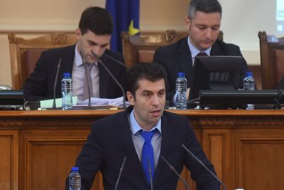 Кирил Петков по време на петъчния парламентарен контрол СНИМКА: Велислав Николов