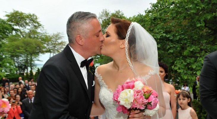 През май 2016 г. Божидар Лукарски се ожени за Ива Йорданова. Двамата вдигнаха пищна сватба в луксозен бургаски хотел. След месец се очаква те да са вече бивши съпрузи.