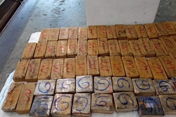 Общо 39,710 кг хероин на стойност 3,574 млн. лева бяха задържани на ГКПП "Капитан Андреево".
Снимки: Агенция "Митници"