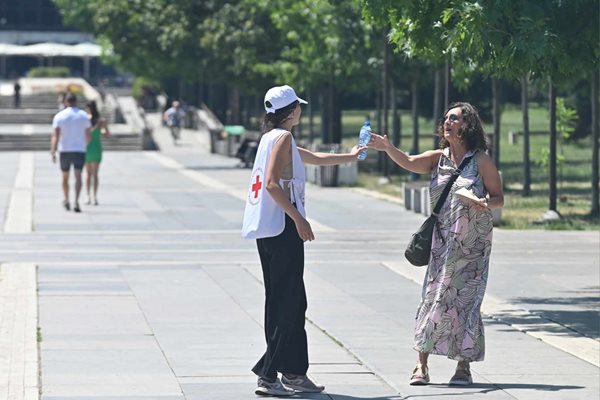 Жегата в София опразни улиците