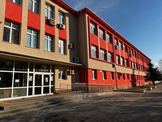  Професионална гимназия по транспорт и строителни технологии "Гоце Делчев".

СНИМКА: Архив.
