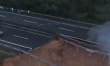 Най-малко 19 загинаха след срутване на магистрала в Китай (Видео)