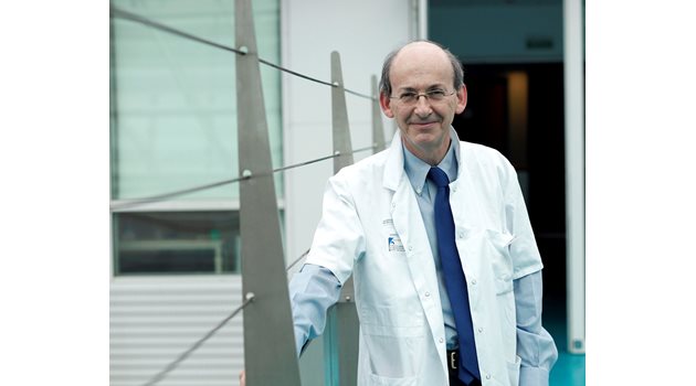 Световноизвестният сърдечен хирург проф. Филип Менаше лекува пациентите си с иновативни методи.