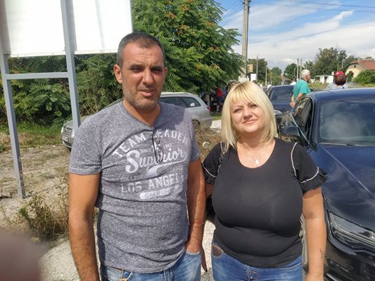 Кметовете на Шишманци и Белозем Александър Атанасов и Виолета Петрова дойдоха на протеста с хора от техните села.