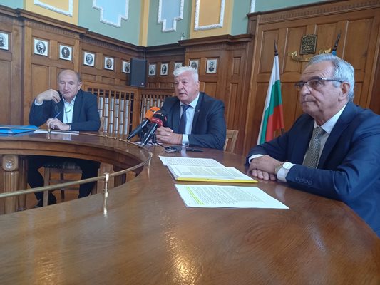 Зам.-кметът на Пловдив по финанси Величко Родопски е угрижен.