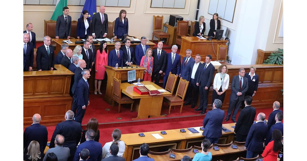 Photo of Le GERB prend le mandat de rotation de Radev – ils ne donnent pas à Gabriel le poste de Premier ministre dans le gouvernement PP-DB (aperçu)