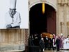 Готвачи от цял свят изпратиха "папата на френските гастрономи" (Снимки)