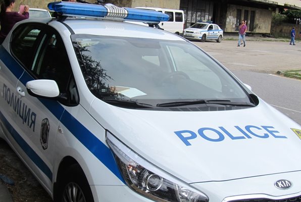 Хванаха осъждан с пакет кокаин в колата на входа на Велико Търново