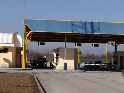 Интензивен е трафикът по някои гранични пунктове с Румъния за товарни автомобили