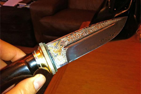 Ножът, който Путин подари на Борисов. 

