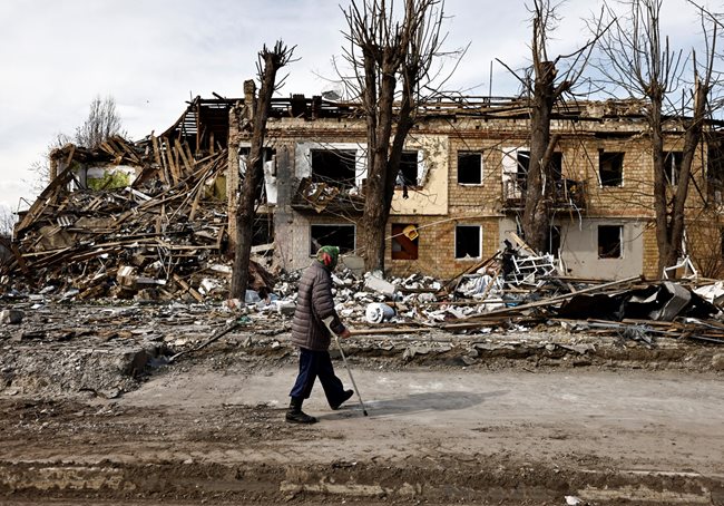 Зеленски: Разрушенията в Бородянка са по-ужасяващи от тези в Буча (Снимки)