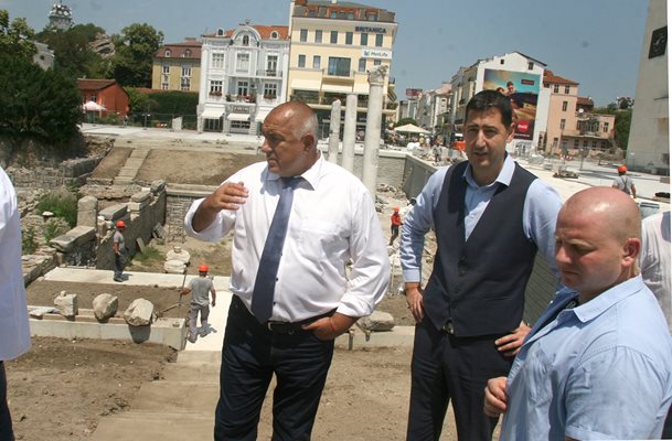 Бойко Борисов с Иван Тотев в Пловдив. Бившият кмет на града и досегашен депутат избрал да остане начело на местната структура, вместо да е в листата за НС.
