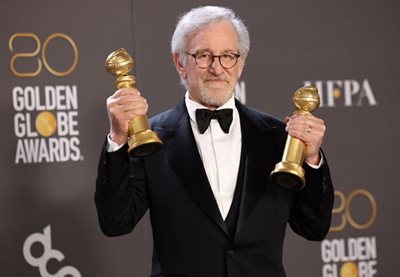Стивън Спилбърг получи награда за най-добър
режисьор за полуавтобиографичния си филм “Семейство Фейбълман”.
СНИМКИ: ОФИЦИАЛЕН ИНСТАГРАМ НА ЗЛАТЕН ГЛОБУС