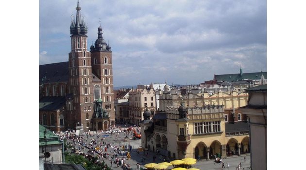 Пазарният площад в Краков е една от туристическите атракции.