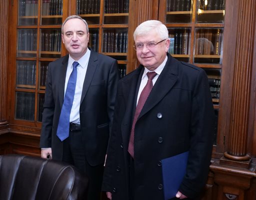Ректорът на СУ проф. Анастас Герджиков и здравният министър Кирил Ананиев обсъждаха как да стане преструктурирането.
