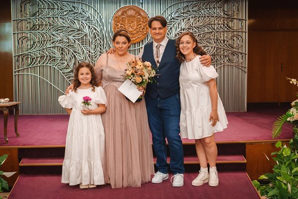 Двете дъщери на Мариан Бачев са шаферки на сватбата му (снимки)