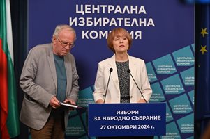 1/4 от парламента си няма човек в ЦИК, но ветераните в нея ловко лавират между партии и казуси