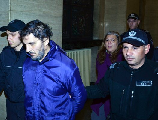 Задържаните за убийството на 86-годишния Стефан Янев - Мария Янева и Свилен Велев (със синьото яке).