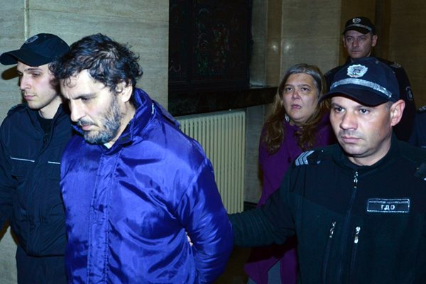 Задържаните за убийството на 86-годишния Стефан Янев - Мария Янева и Свилен Велев (със синьото яке).