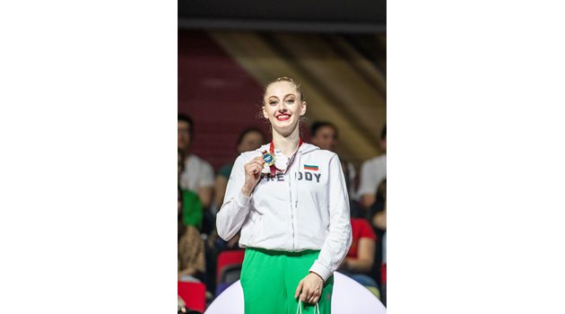 Със златния медал в Баку - абсолютна европейска шампионка. СНИМКА: АННА НЕДКОВА