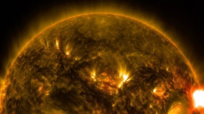 НАСА засне мощно слънчево изригване СНИМКА: НАСА