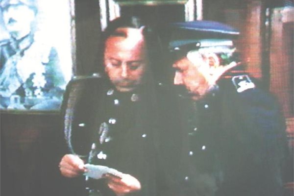 Тодор Колев (вляво) и Георги Калоянчев като жандармеристи 
